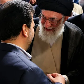 غزلی برای بدرقه رهبر شهید؛ بر قلهٔ تاریخ، تابان است...