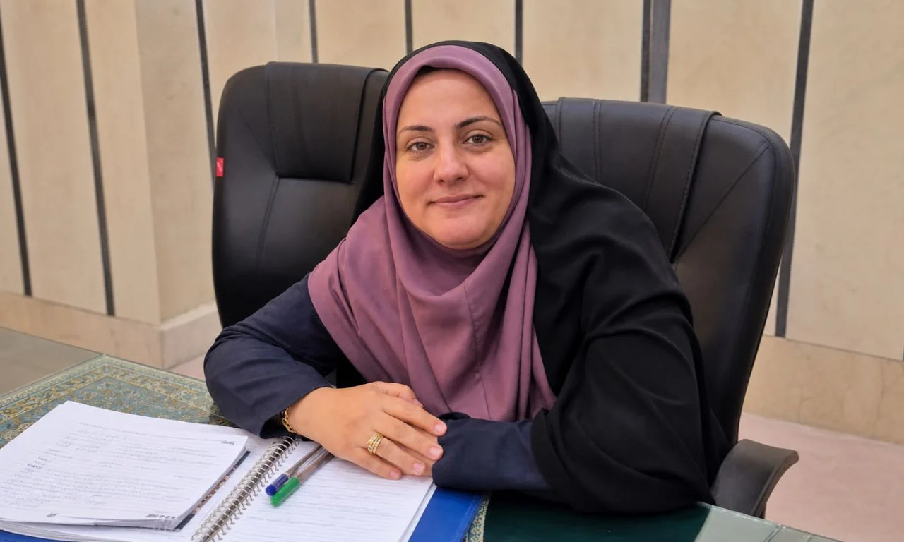 قلم و تختهسیاه؛ روایتگر حقیقت در کلاس جامعه - سیما صادقی مقدم